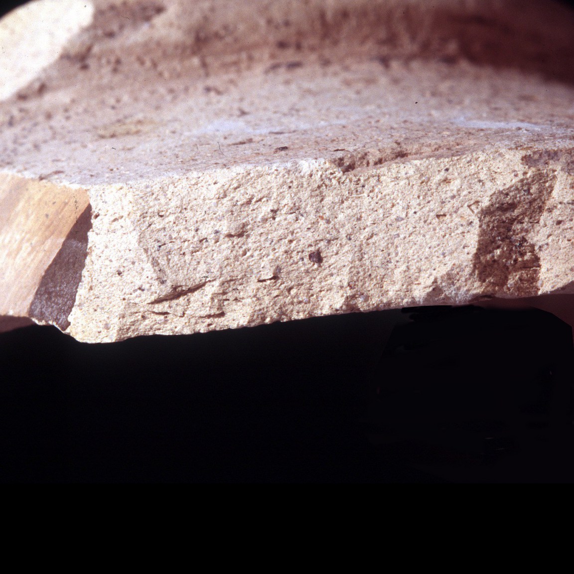 Plate 13: Fresh sherd break of NOG WH 2 (width of field 24 mm)