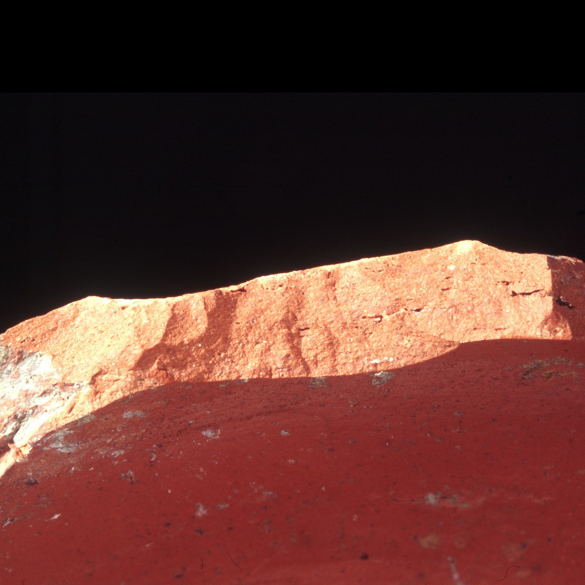 Plate 26: Fresh sherd break of MAD SA (width of field 24 mm)