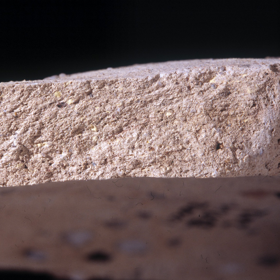 Plate 141.a: Fresh sherd break of BRM WH (width of field 24 mm)